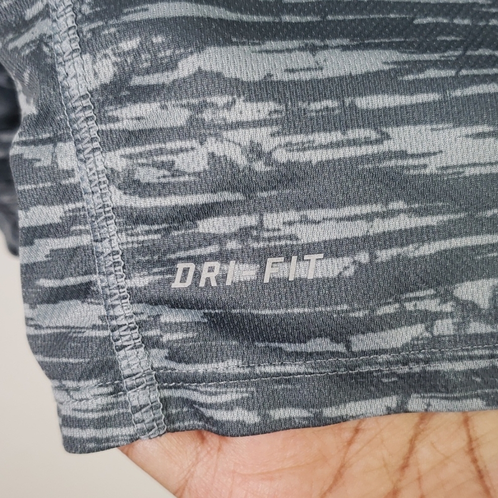 Nike Dri-Fit Running Half Zip Top, Size M - Picture 7 of 10